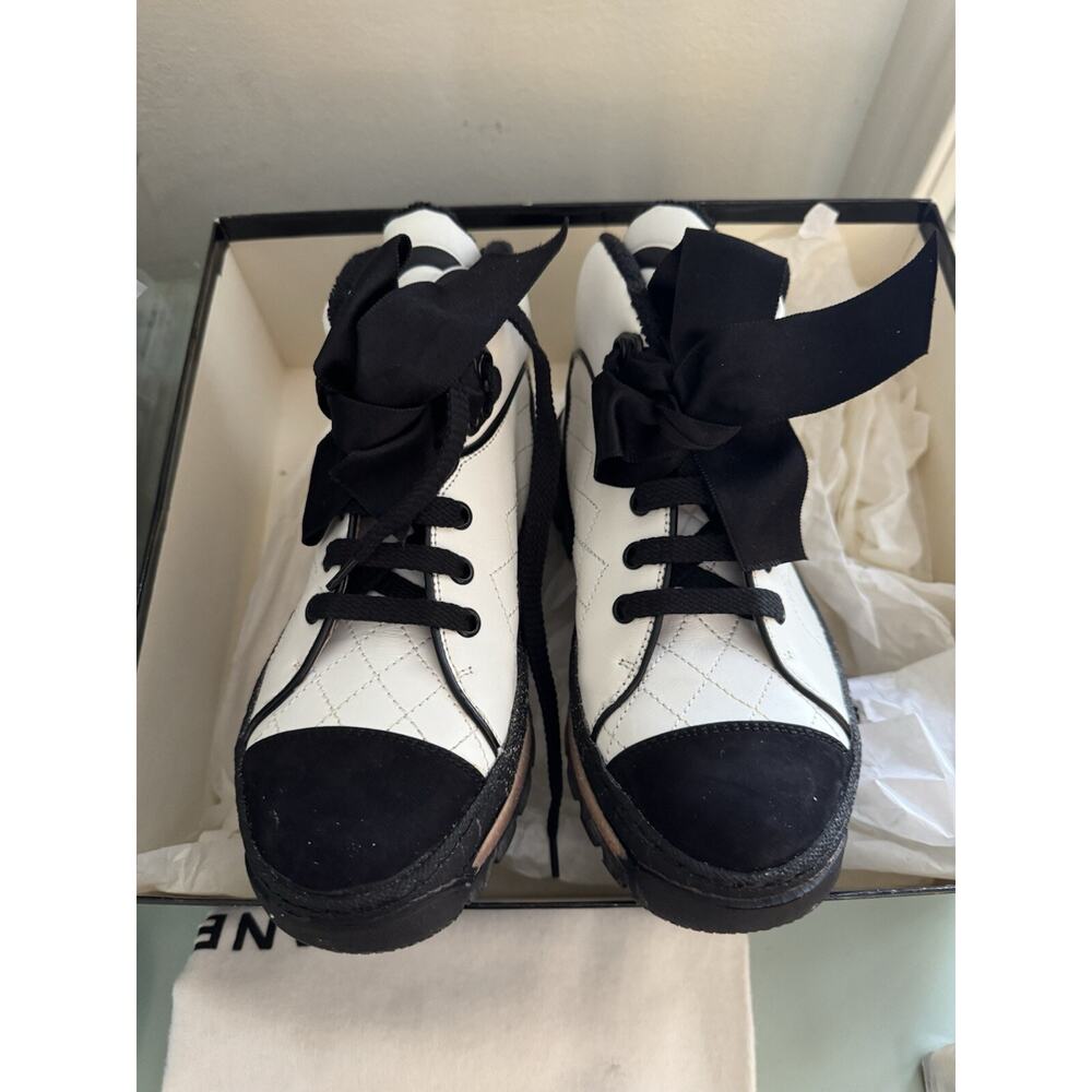 VTG Chanel 1993 Quilted Leather Sneakers Black Bow White Black Sz 36 NIB - READ - Picture 7 of 8